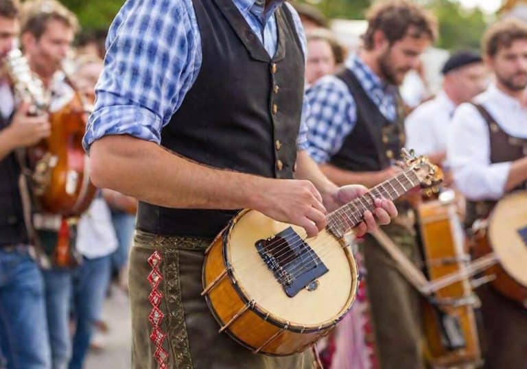 Woher kommt der Name Volksmusik?