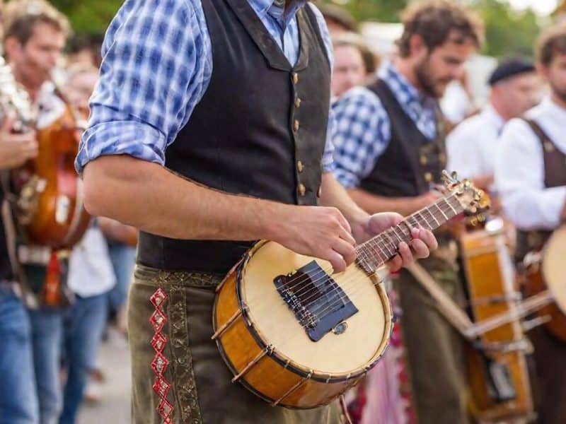 Woher kommt der Name Volksmusik?